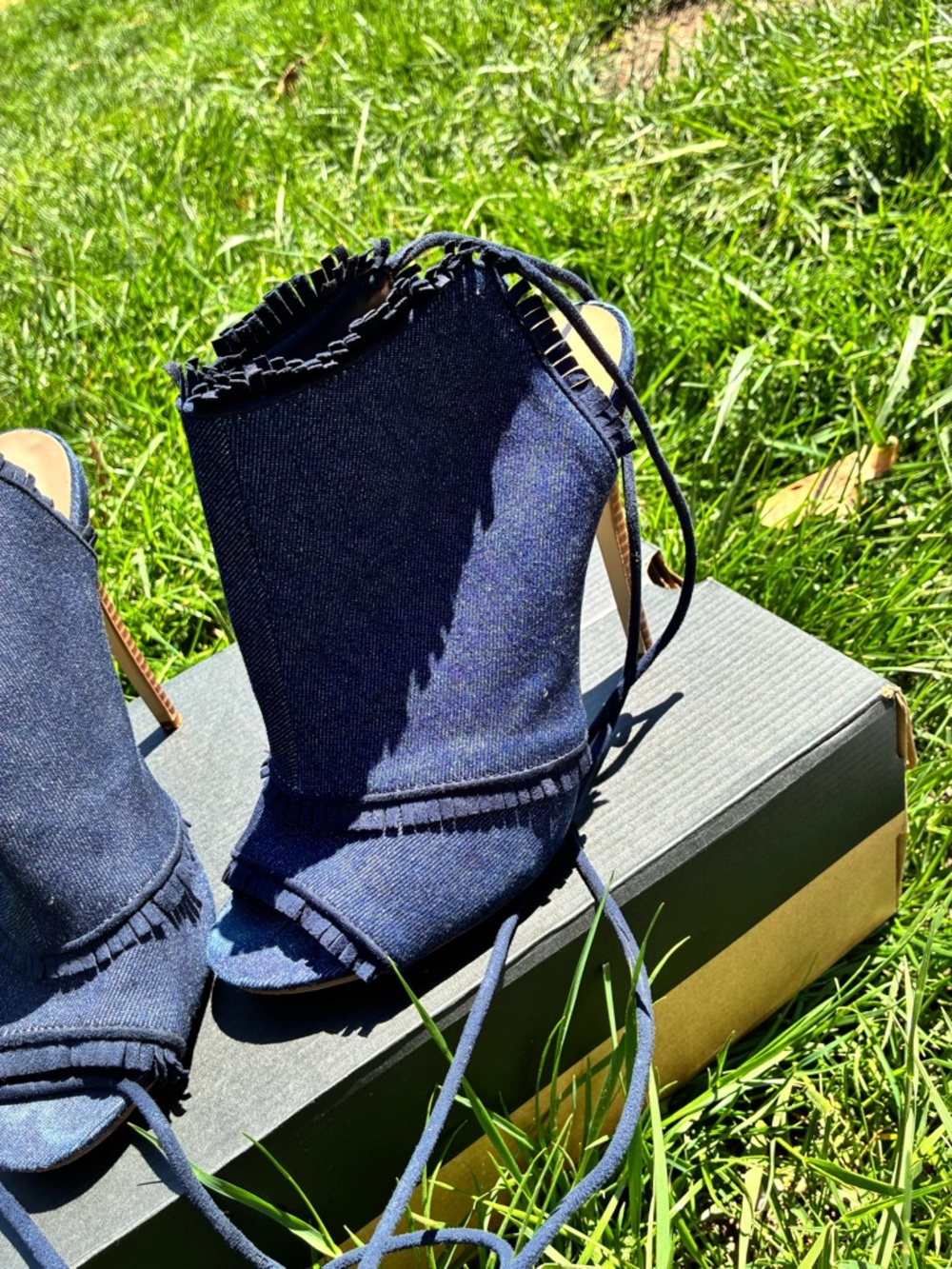 Shoedazzle Denim bootie heel size 9